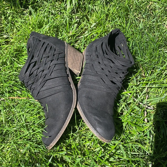 Fergalicious strappy booties! - Picture 7 of 8